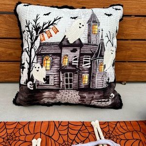 🎃 NWT Halloween Throw Pillow Haunted House Ghost Boo Pumpkin Bats Spooky